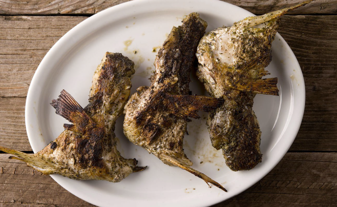 Þorskkinnar á beini með roði