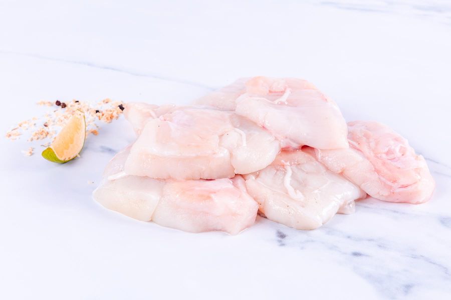 Ferskar skötuselskinnar